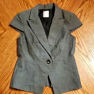 Grey short-sleeved blazer